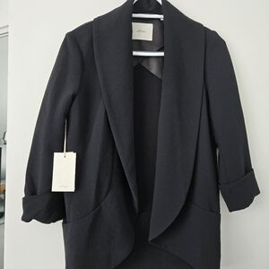 Brand New with tag Aritzia Wilfred North Blazer size xxs. Black color